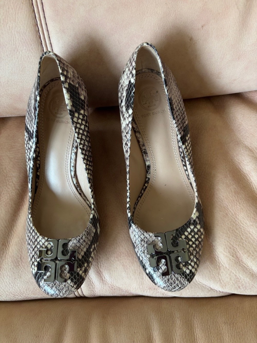 Tory Burch Black and Beige Snake-Print Leather Pumps with Logo Accent